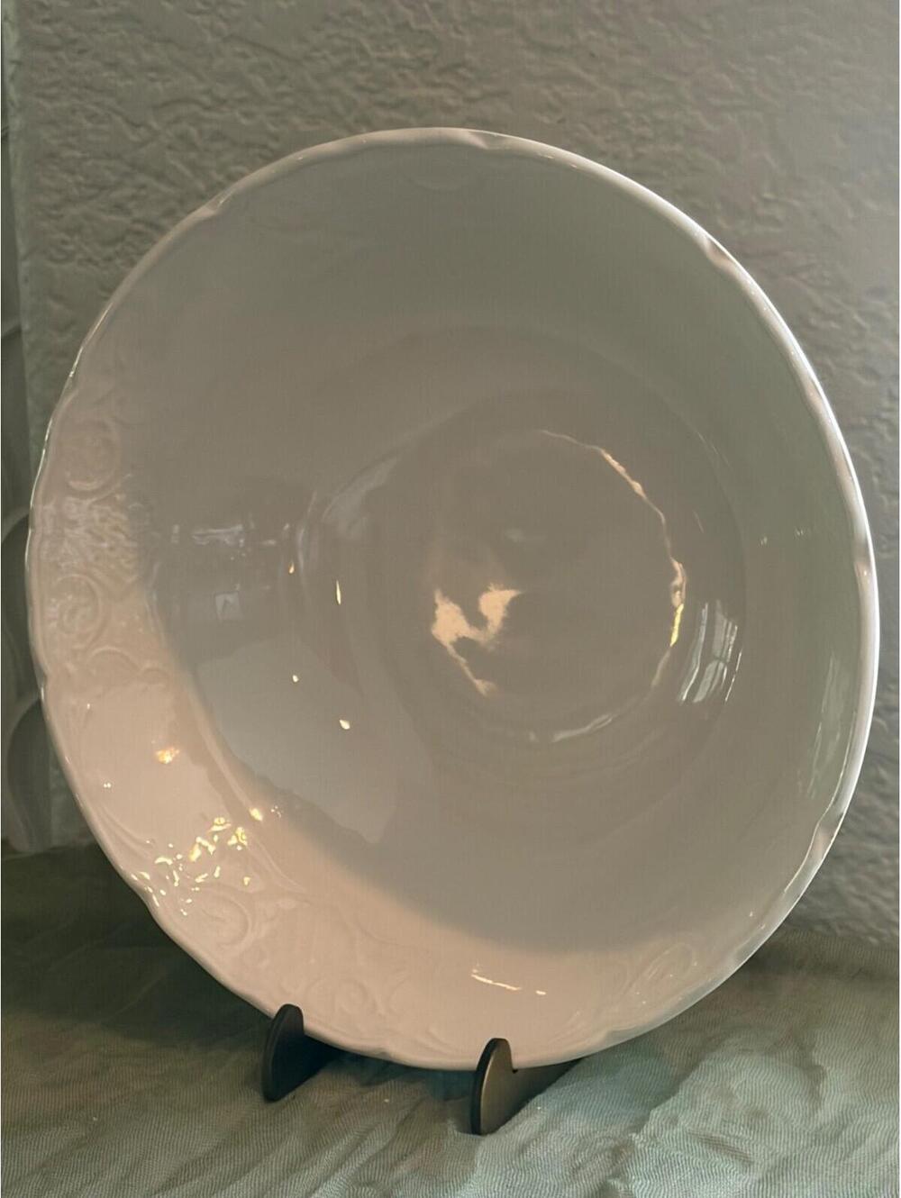 Johnson Brothers White Richmond 8 1/2” Vegetable Serving Bowl Embossed Trellis